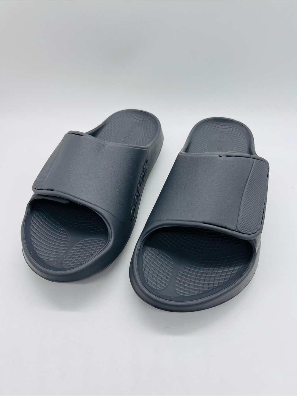 OOFOS Unisex Adjustable Ooahh Flex Slide Sandals - Charcoal Gray